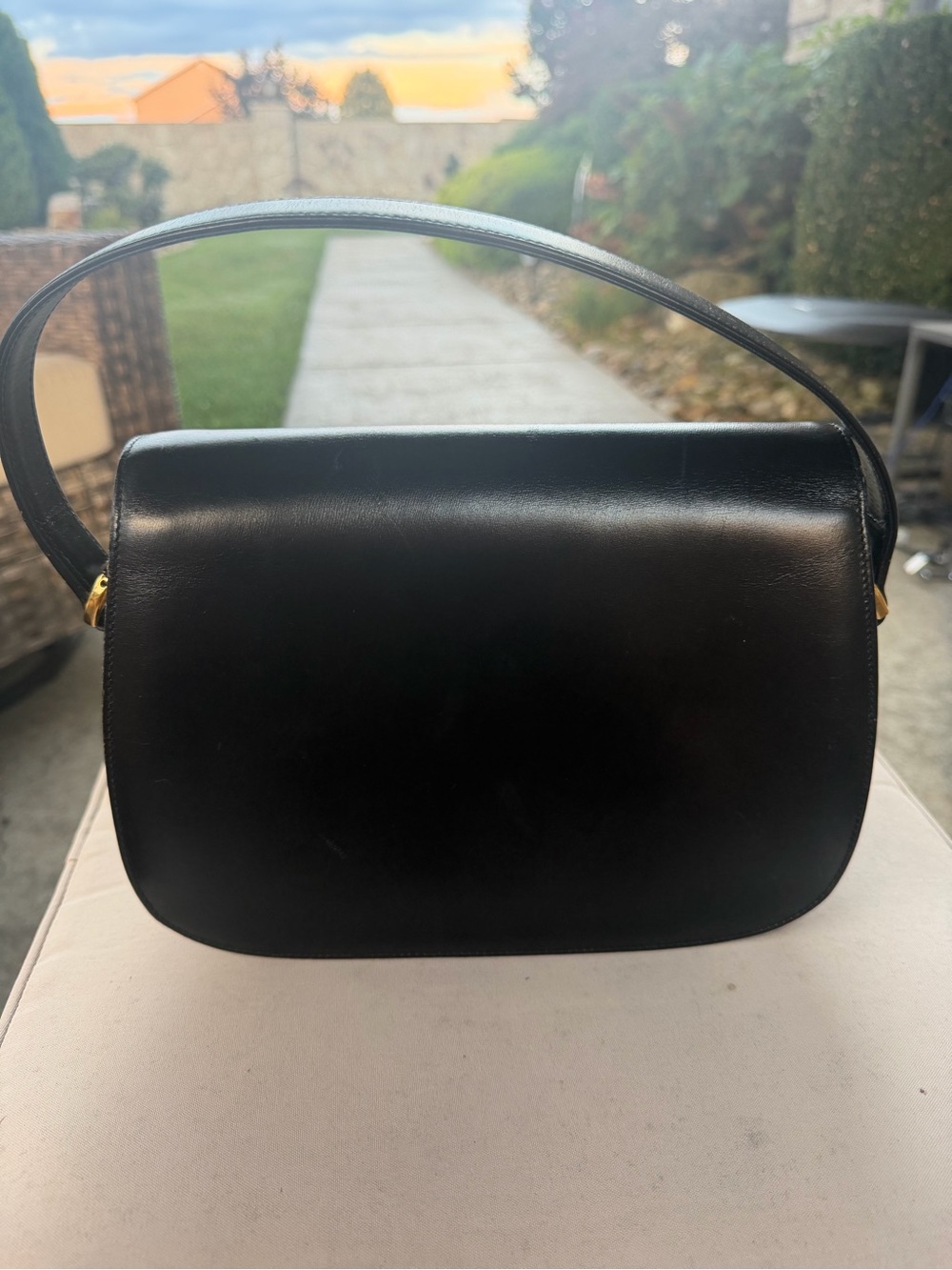 Authentic Vintage Gucci Black Leather Top Handle|Made in Italy|Red Leather Inter